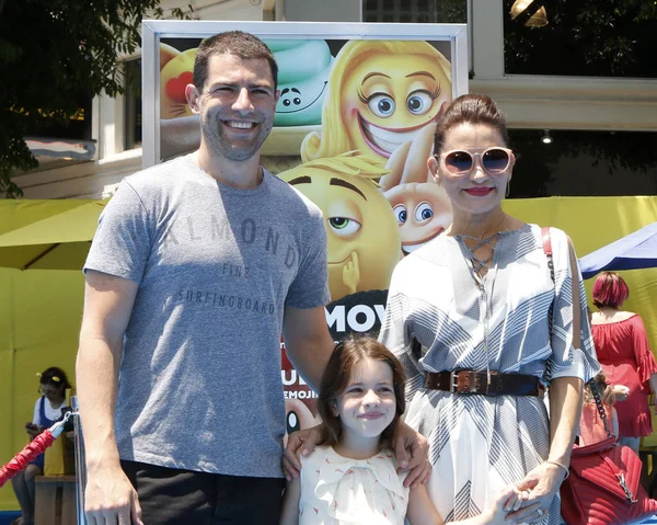 Max Greenfield, Lilly Greenfield, Tess Sanchez — Stock Photo, Image