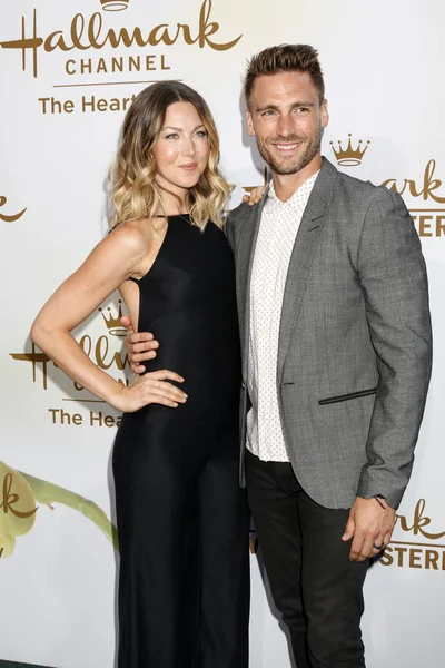 Karısı, Andrew Walker 