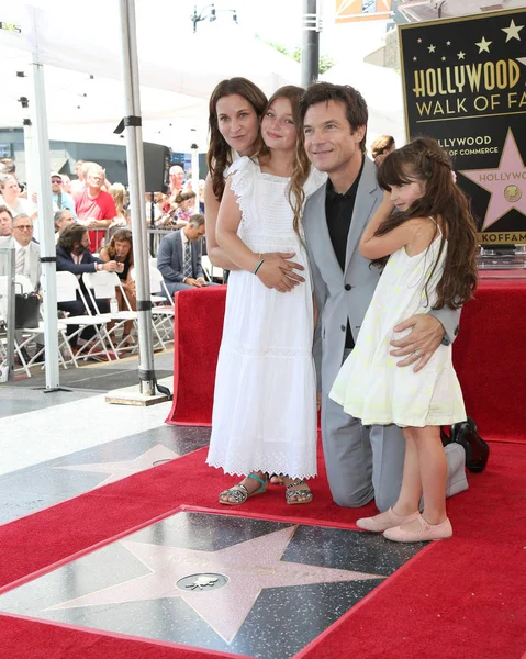 Amanda Anka, Francesca Bateman, Jason Bateman, klon Jakubik — Zdjęcie stockowe