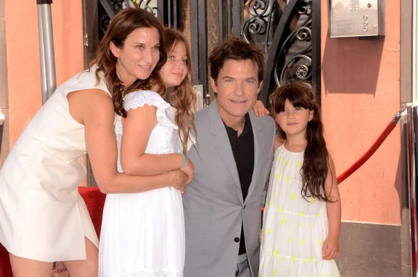 Amanda Anka, Francesca Bateman, Jason Bateman, klon Jakubik — Zdjęcie stockowe