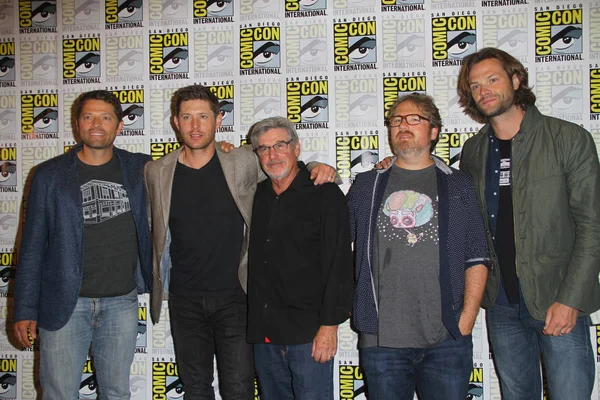 Jared Padalecki, Jensen Ackles, Robert Singer, Misha Collins, Andrew Dabb — Photo