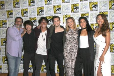 Jason Rothenberg, Christopher Larkin, Bob Morley, Richard Harmon, Eliza Taylor, Marie Avgeropoulos ve Lindsey Morgan
