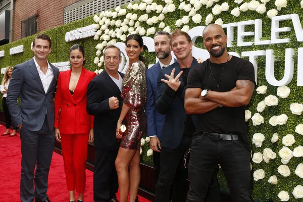 Alex Russell, Lina Esco. Peter Onorati, Stephanie Sigman, Jay Harrington, Kenny Johnson, Shemar Moore — Zdjęcie stockowe