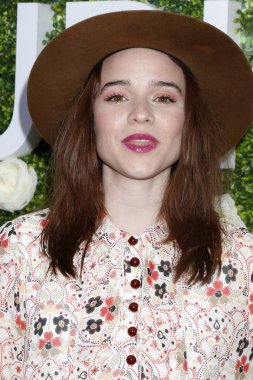 Renee Felice Smith