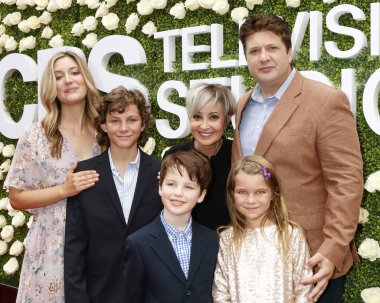 Zoe Perry, Montana Ürdün, Iain Armitage, Annie Potts, Reagan Revord, Lance Kuaför 