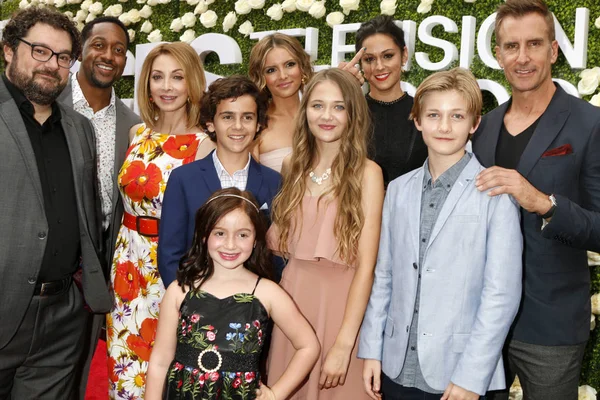 Bobby Moynihan, Jaleel White, Sharon Lawrence, Jack Dylan Grazer, Mandell Maughan, Reylynn Caster, Skylar Gray, Kelen Coleman, Christopher Paul Richards, Brian Unger — Stock Photo, Image