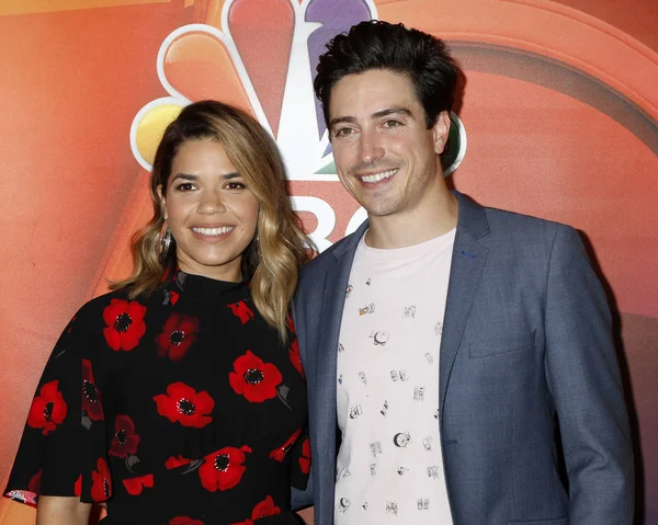 America Ferrera, Ben Feldman — Zdjęcie stockowe