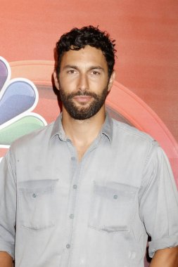 aktör Noah Mills