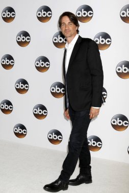 aktör Michael Easton 