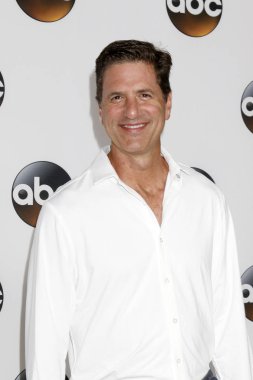 aktör Steve Levitan