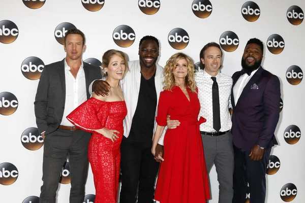 Josh Randall, Erika Christensen, Adewale Akinnuoye-Agbaje, Kyra Sedgwick, Kick Gurry, Malcolm-Jamal Warner — Stockfoto