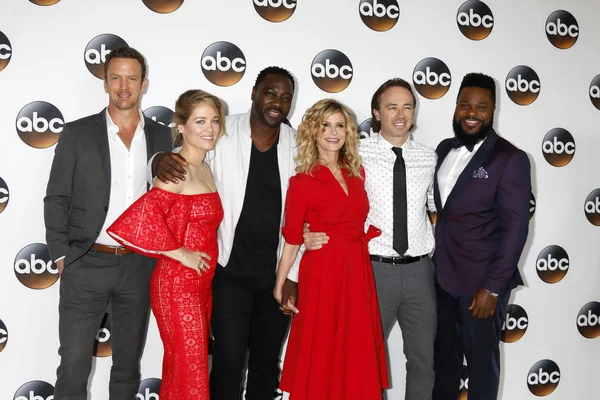 Josh Randall, Erika Christensen, Adewale Akinnuoye-Agbaje, Kyra Sedgwick, tekme Gurry, Malcolm-Jamal Warner