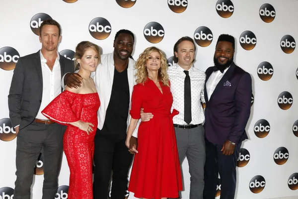 Josh Randall, Erika Christensen, Adewale Akinnuoye-Agbaje, Kyra Sedgwick, Kick Gurry, Malcolm-Jamal Warner — Foto de Stock