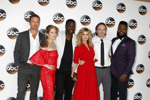 Josh Randall, Erika Christensen, Adewale Akinnuoye-Agbaje, Kyra Sedgwick, tekme Gurry, Malcolm-Jamal Warner — Stok fotoğraf