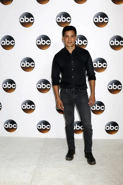 aktör Nicholas Gonzalez 