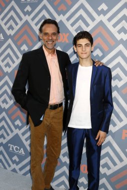   Alexander Siddig, David Mazouz