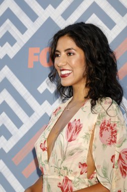 oyuncu Stephanie Beatriz