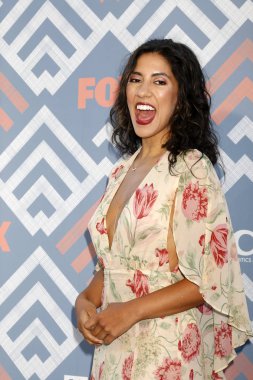oyuncu Stephanie Beatriz
