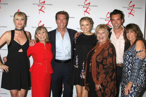 Eileen Davidson, Marla Adams, Peter Bergman, Melissa Ordway, Beth Maitland, Jason Thompson, Jess Walton — Stockfoto