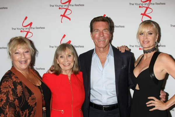 Beth Maitland Marla Adams, Peter Bergman, Eileen Davidson — Zdjęcie stockowe