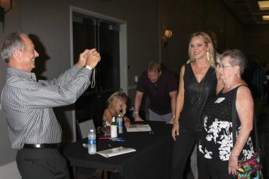 Jim Case, Sharon Case, Fan