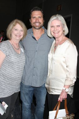  Joshua Morrow, fanlar