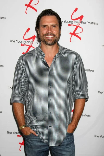 aktör Joshua Morrow