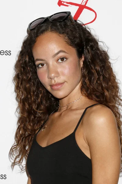 aktris Lexi Stevenson 