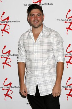 aktör Robert Adamson