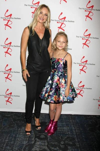 Sharon Case, Alyvia Alyn Lind — Zdjęcie stockowe