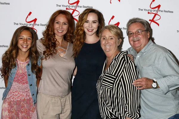 Sister, Camryn Grimes, Mom, Grnadparents — Stock Photo, Image