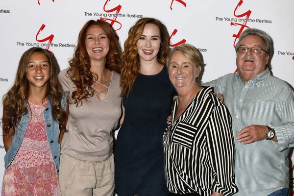Sister, Camryn Grimes, Mom, Grnadparents — Stock Photo, Image