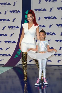 Farrah İbrahim, Sophia Laurent Abraham