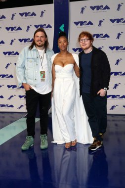 Konuk, Jennie Pegouskie, Ed Sheeran