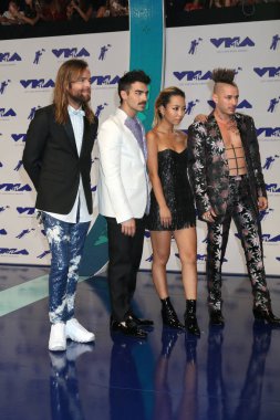 Jack kanunsuz, Joe Jonas, Jinjoo Lee, Cole eritmek