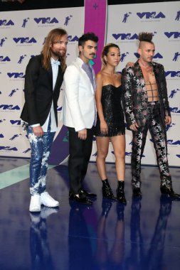 Jack kanunsuz, Joe Jonas, Jinjoo Lee, Cole eritmek