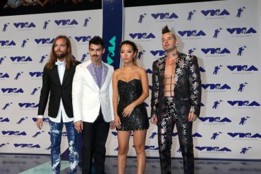 Jack kanunsuz, Joe Jonas, Jinjoo Lee, Cole eritmek