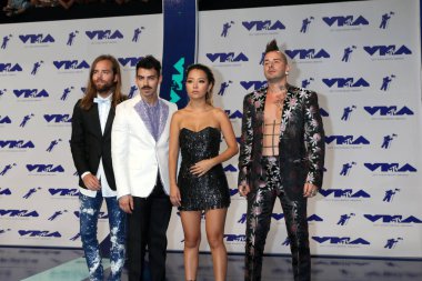 Jack kanunsuz, Joe Jonas, Jinjoo Lee, Cole eritmek