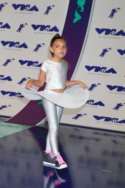  Sophia Laurent Abraham