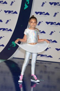  Sophia Laurent Abraham