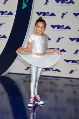  Sophia Laurent Abraham