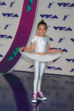  Sophia Laurent Abraham