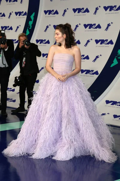 Lorde 2017 Mtv Video Müzik Ödülleri'nde — Stok fotoğraf