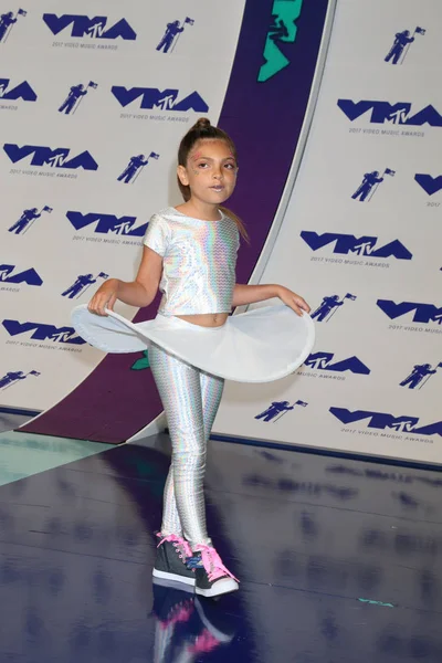  Sophia Laurent Abraham