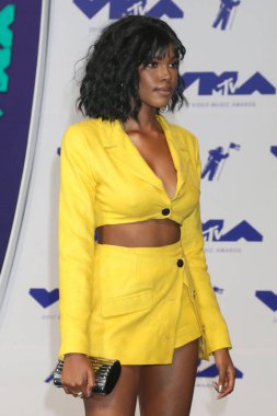 şarkıcı elmas beyaz