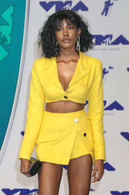 şarkıcı elmas beyaz