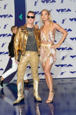 Konuk, Yasemin Sanders