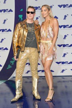 Jeremy Scott, Yasemin Sanders