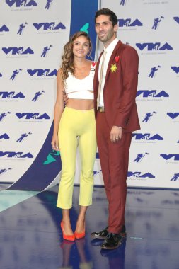 Laura Perlongo, Nev Schulman