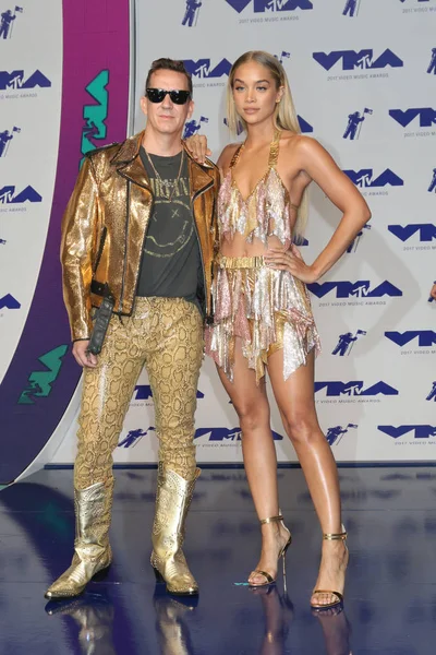 Konuk, Yasemin Sanders